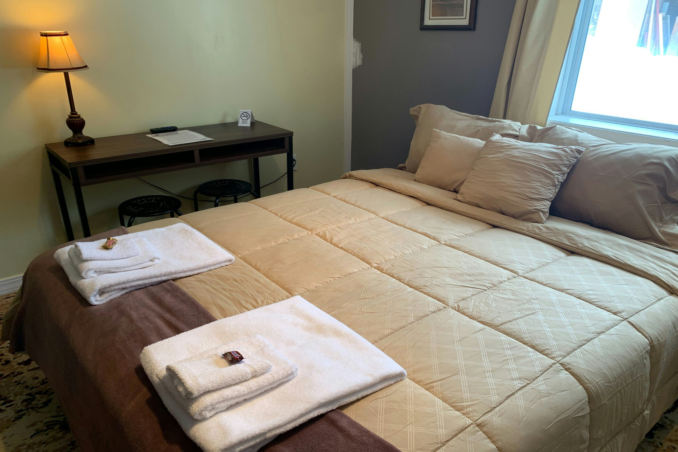 Suite, King Bed, River Front, Kitchenette