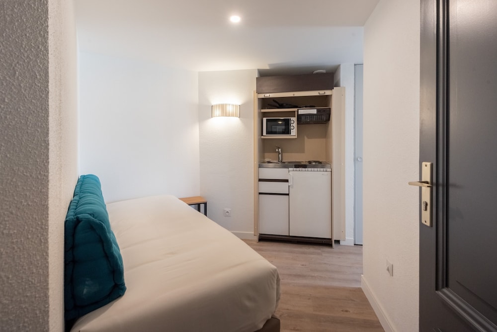 RESIDHOTEL LES CORALYNES 16/28