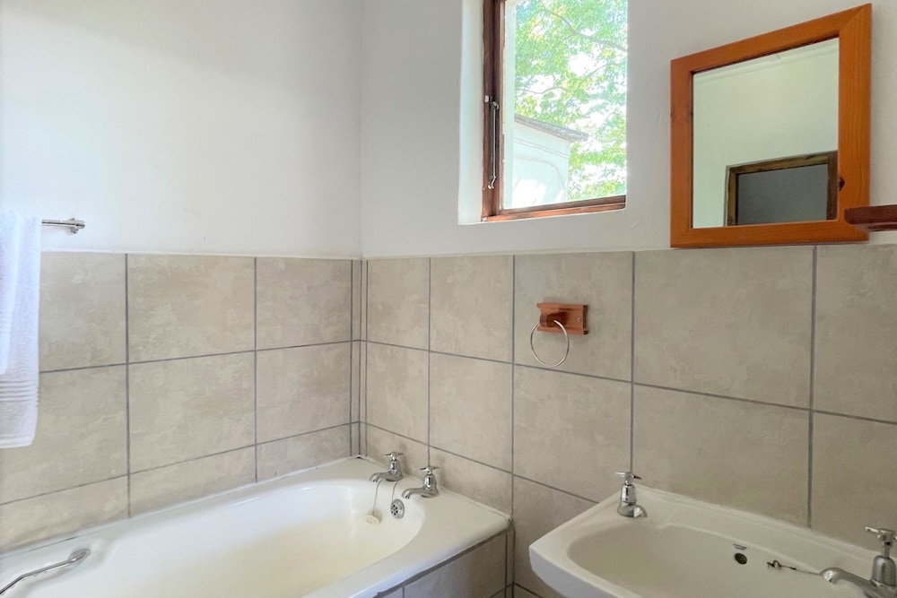 PREMIER HOTEL HIMEVILLE ARMS 47/50