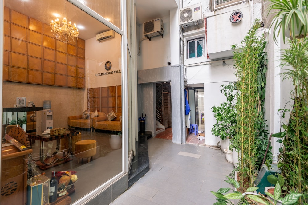 Golden Sun Villa Hotel 57/73