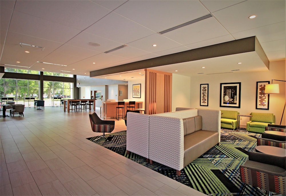 Holiday Inn Express & Suites Ocala 34/46