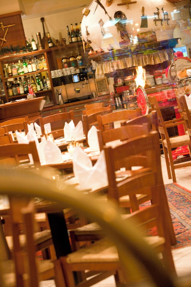Cella Central Historic Boutique Hotel 51/69