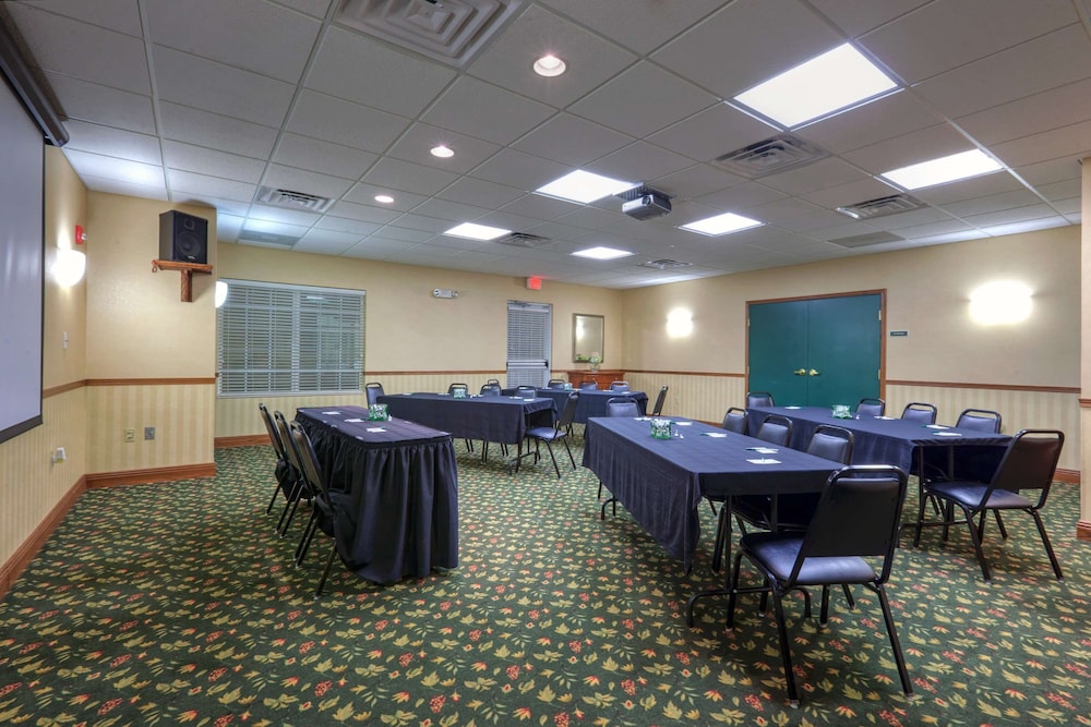 Country Inn and Suites By Radisson Winchester Va 26/27