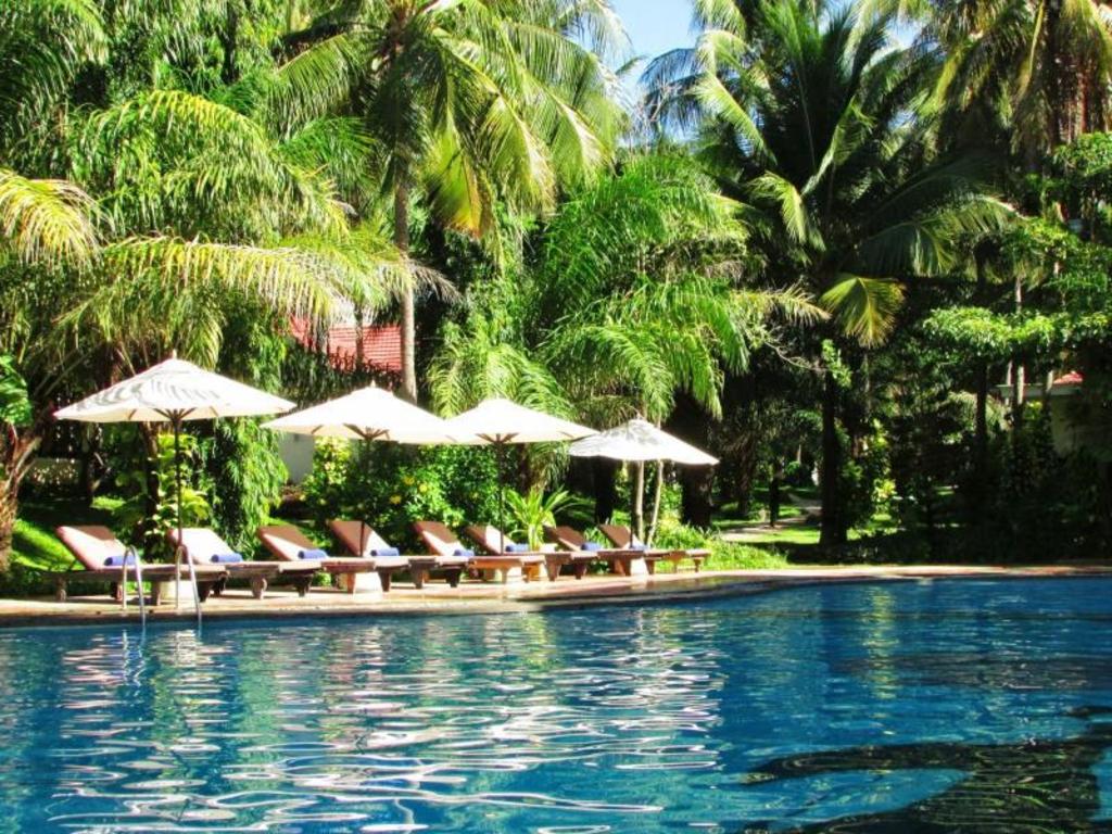 THE BEACH RESORT 37/44