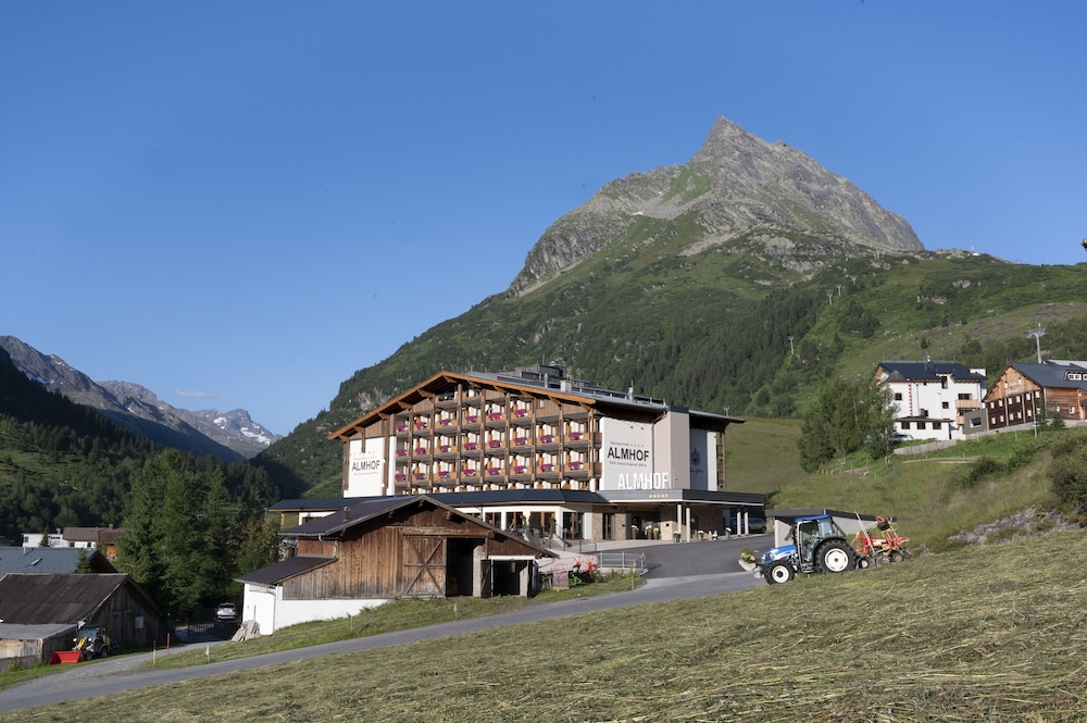 Almhof Hotel 41/48