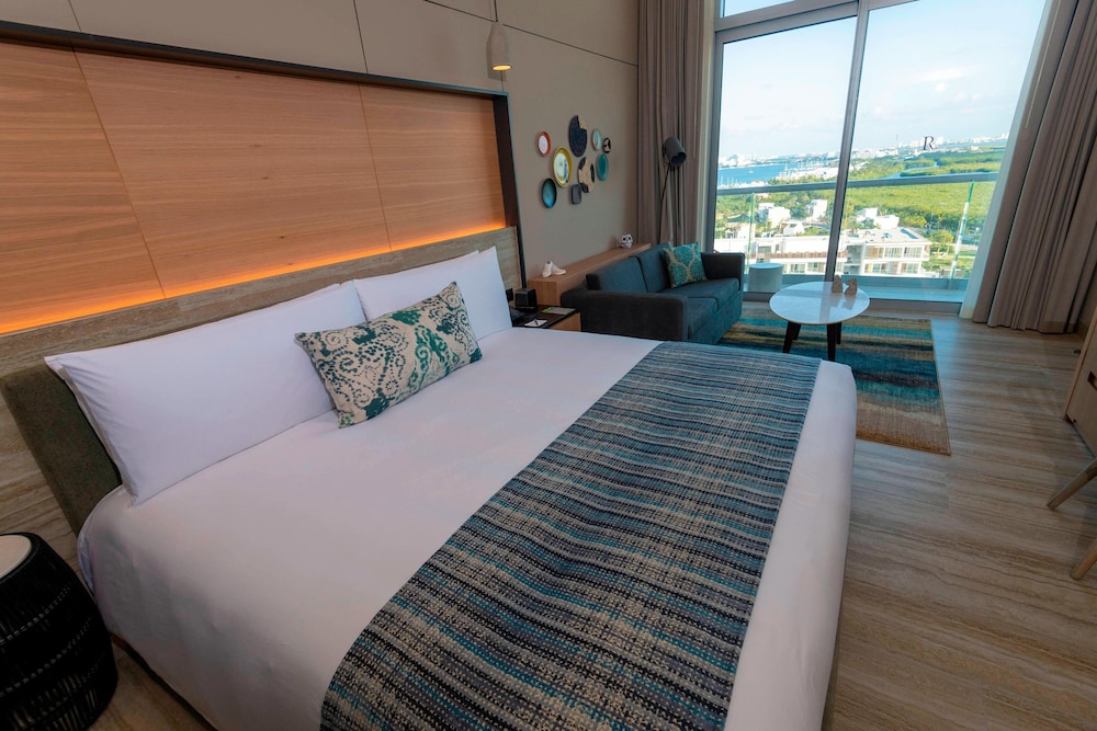 Renaissance Cancun Resort And Marina 18/76