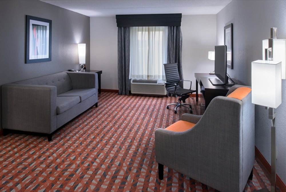 Holiday Inn Express & Suites NASHVILLE SOUTHEAST - ANTIOCH 36/70