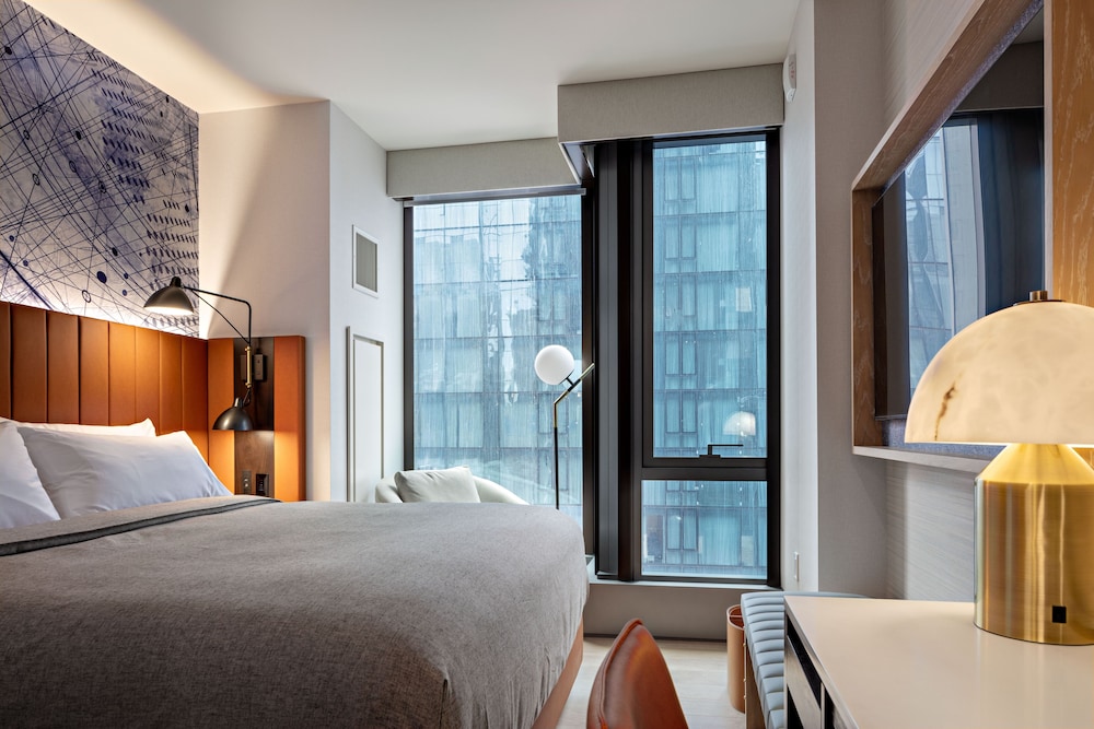 ROOM, KING BED