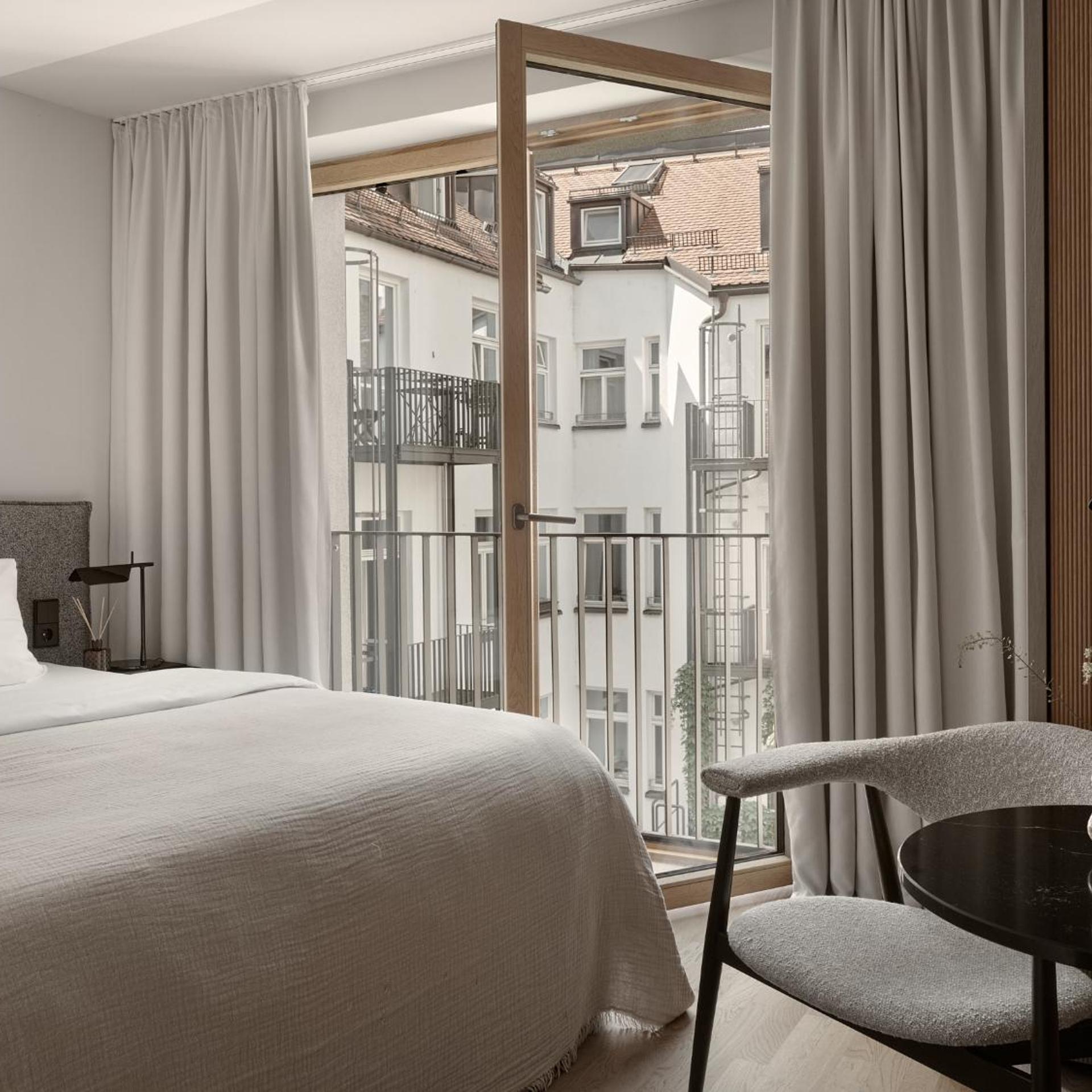 Comfy, Courtyard