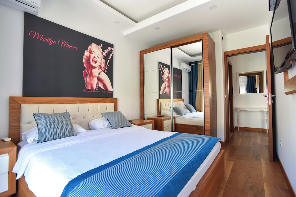 1 BEDROOM, APARTMENT, MOUNTAIN VIEW, BALCONY