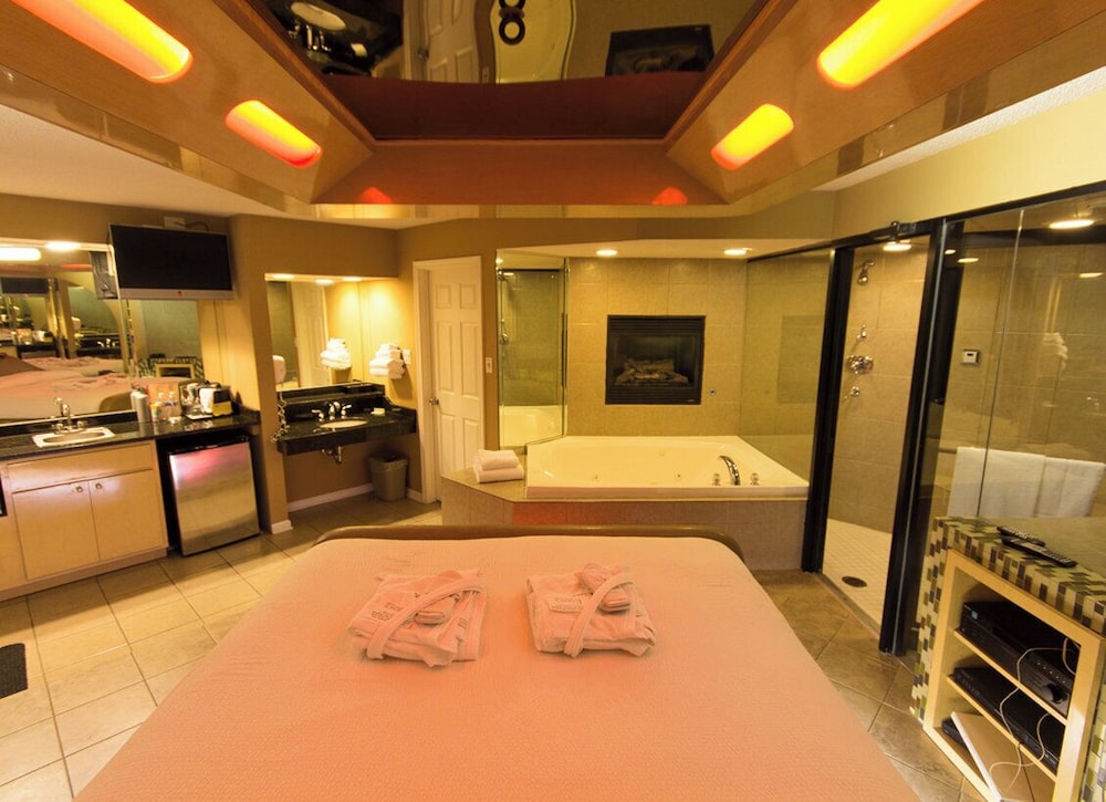 Essence Suites 9/28