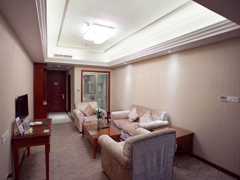 Vienna Int Hotel Shenzhen Songgang Wanzhao Square 38/50