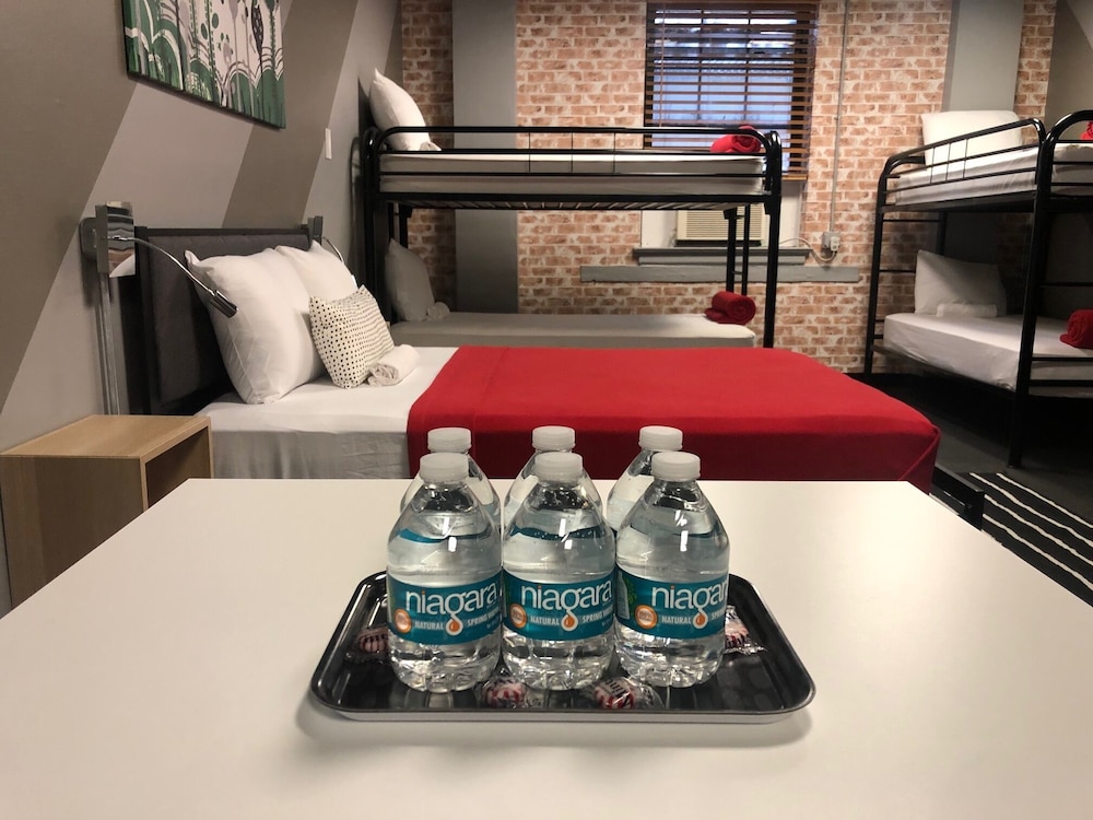 Chicago Getaway Hostel 13/50