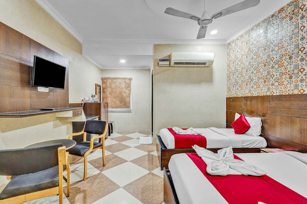 Season 4 Guest House 20/32