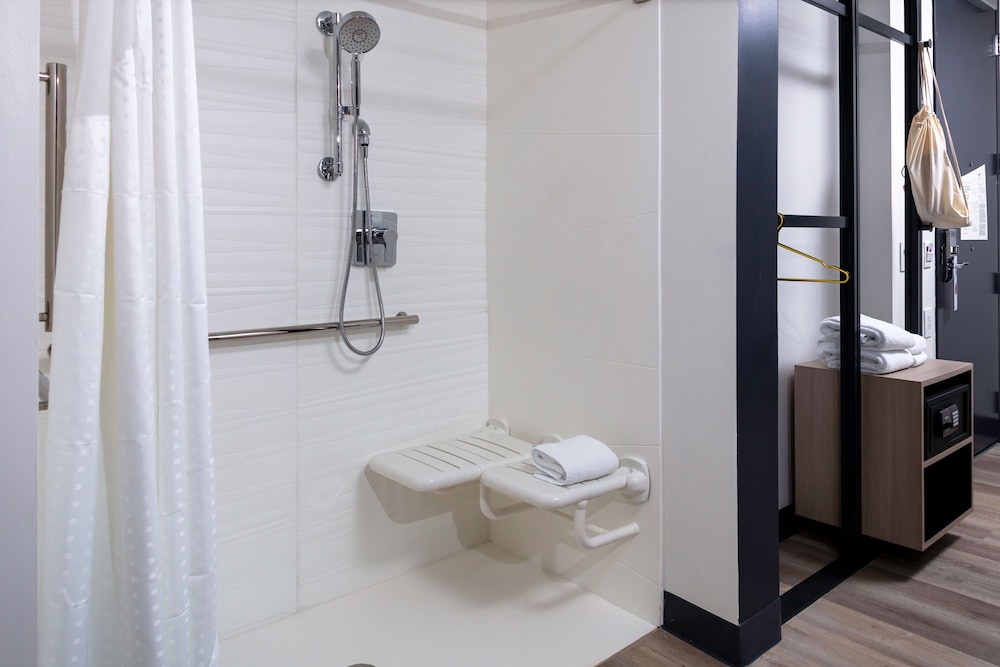 Aloft Orlando Lake Buena Vista 11/49