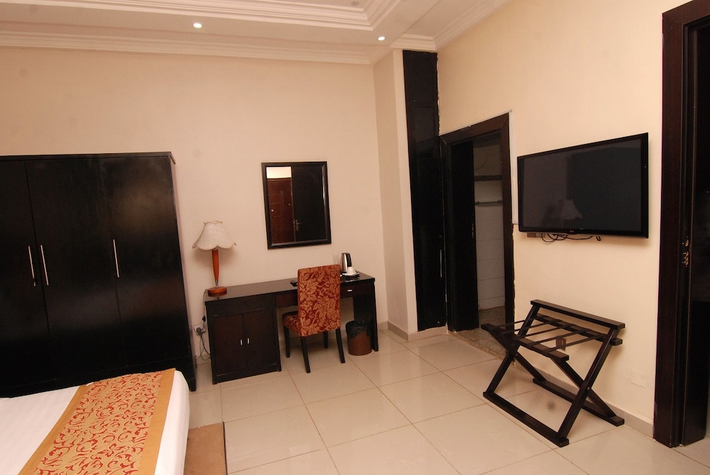 Stonehedge Hotel 30/50