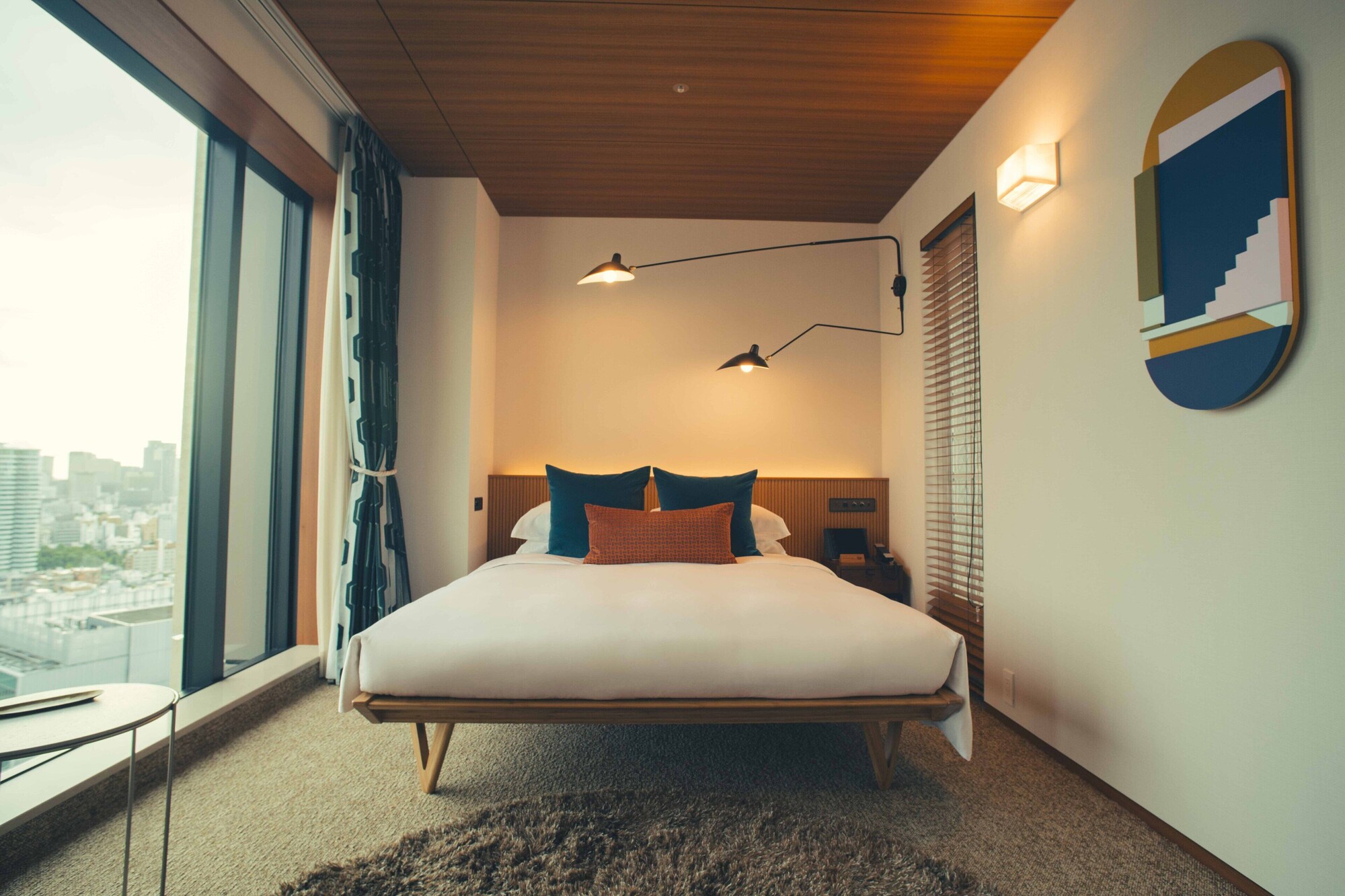 STANDARD, QUEEN BED, CITY VIEW