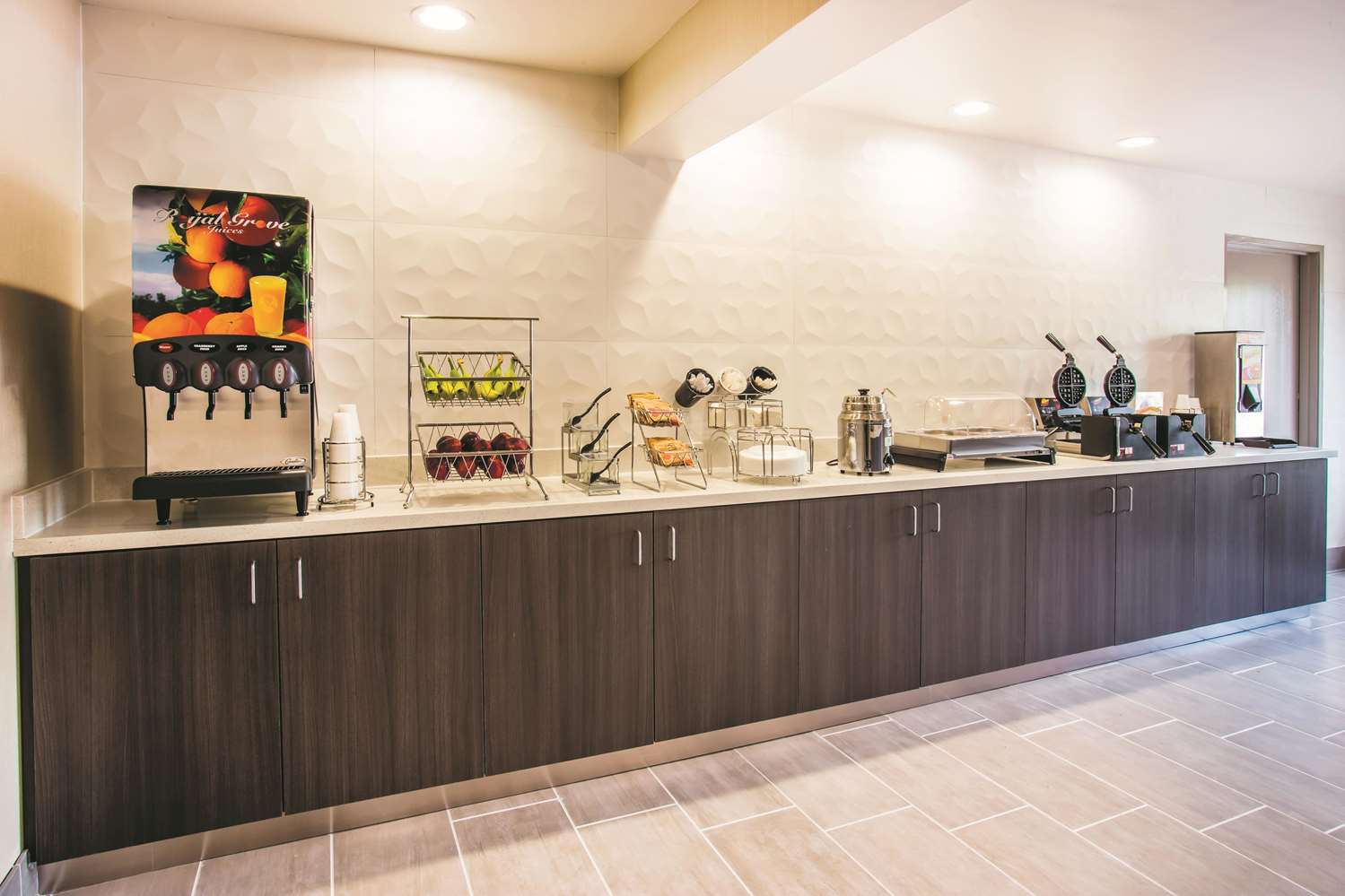 La Quinta Inn & Suites by Wyndham Cincinnati NE - Mason 10/28