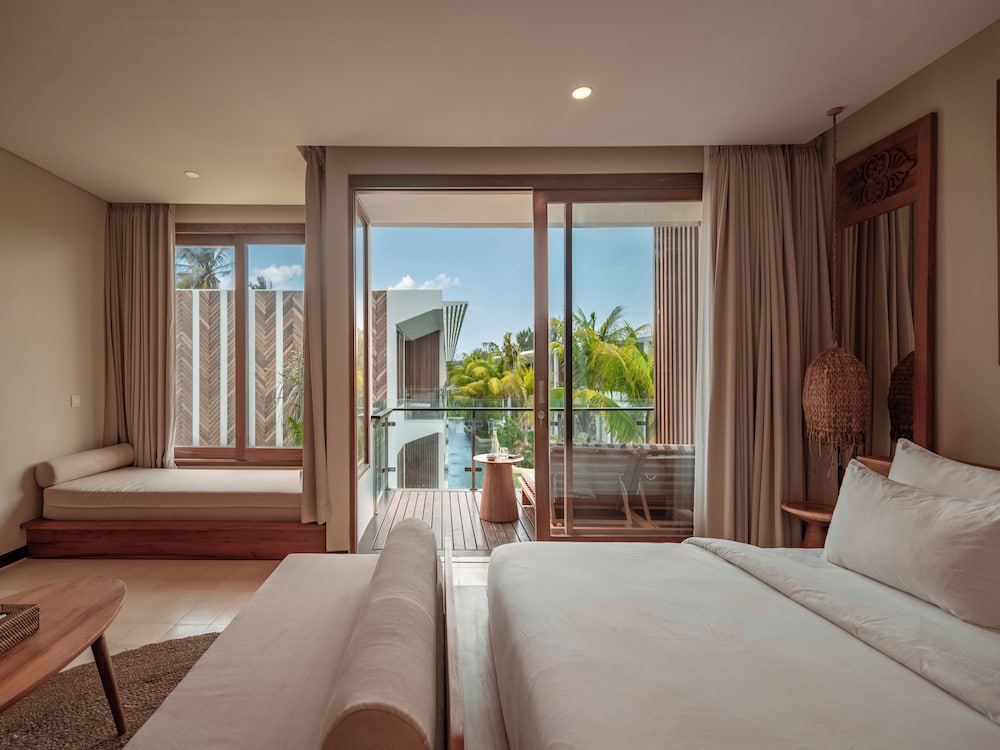 Lagoon, Deluxe, King Bed, Pool View, Adult Only