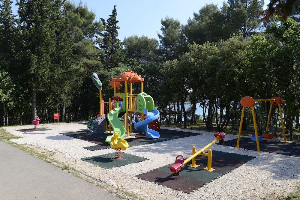Crvena Luka Family Hotel 58/78