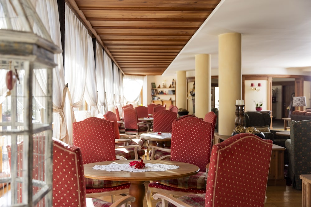 Alpen Suite Hotel 42/48