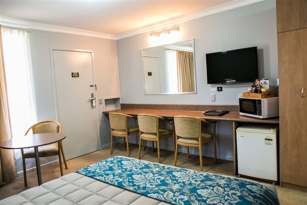 GOSFORD PALMS MOTOR INN 23/62
