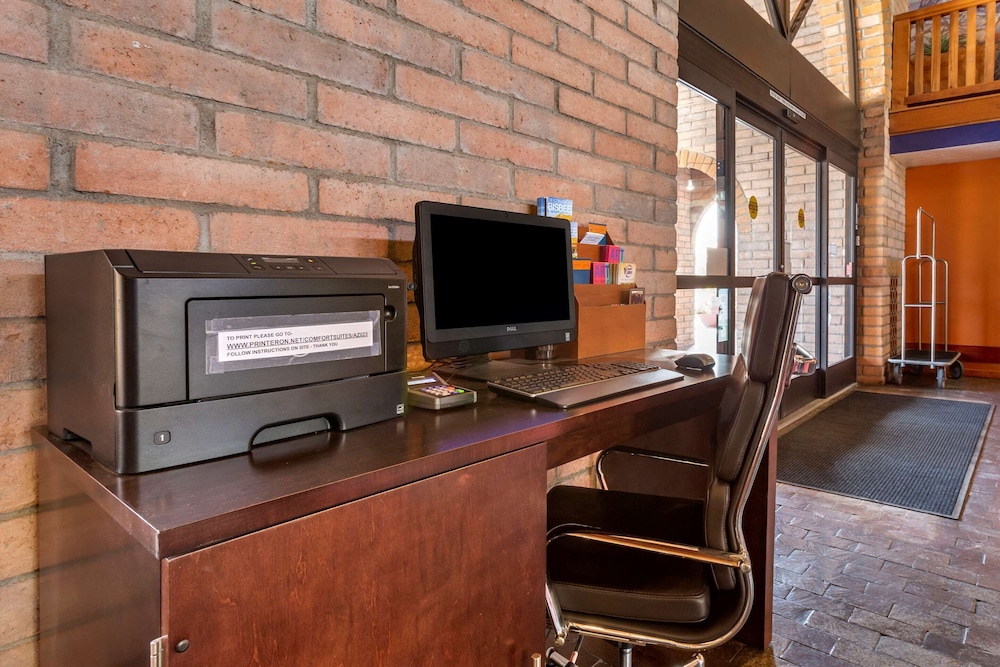 Comfort Suites Tucson near Sabino Canyon 44/47