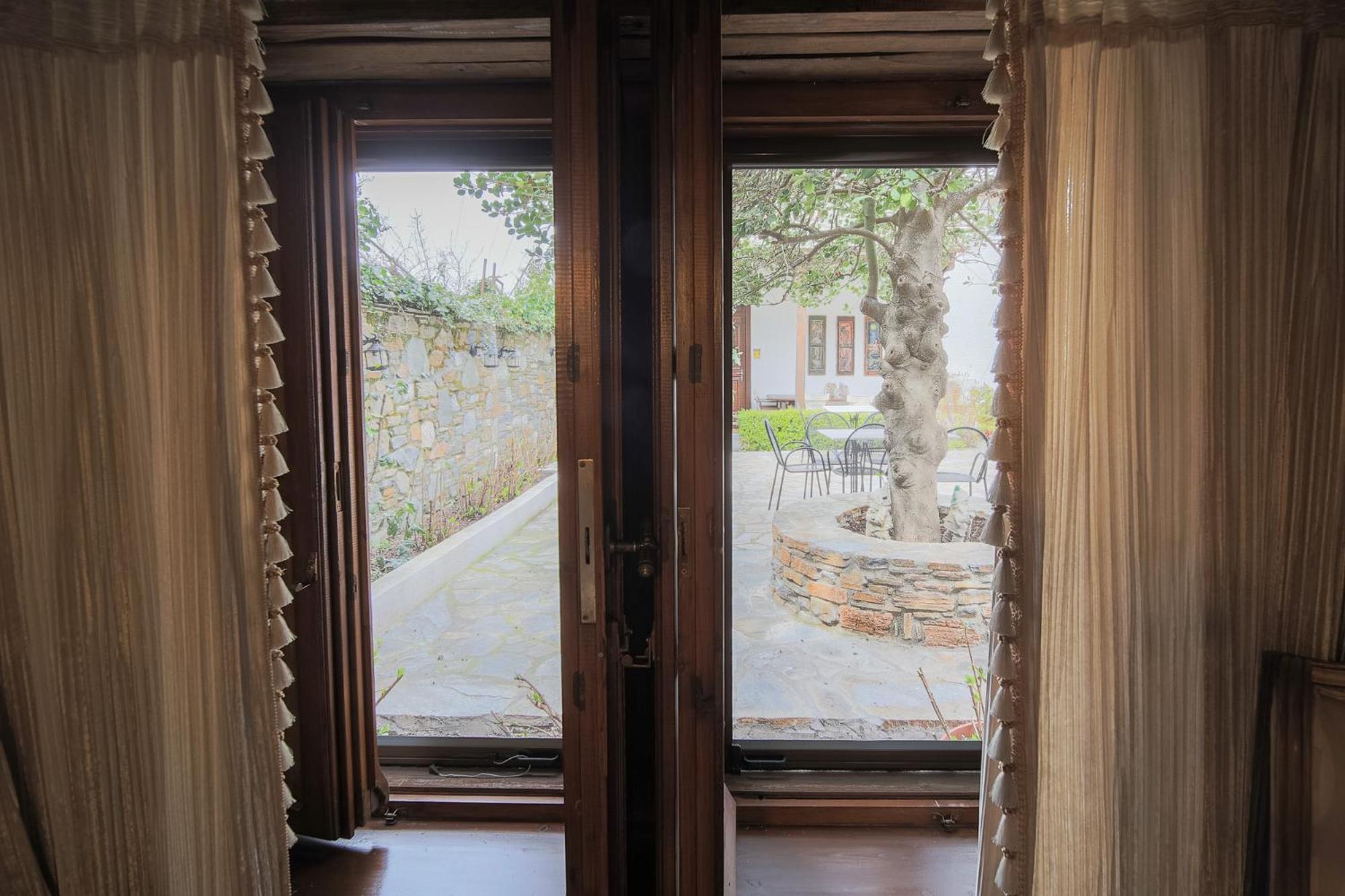 جناح جونيور، Archontiko Naoumidi 2/3