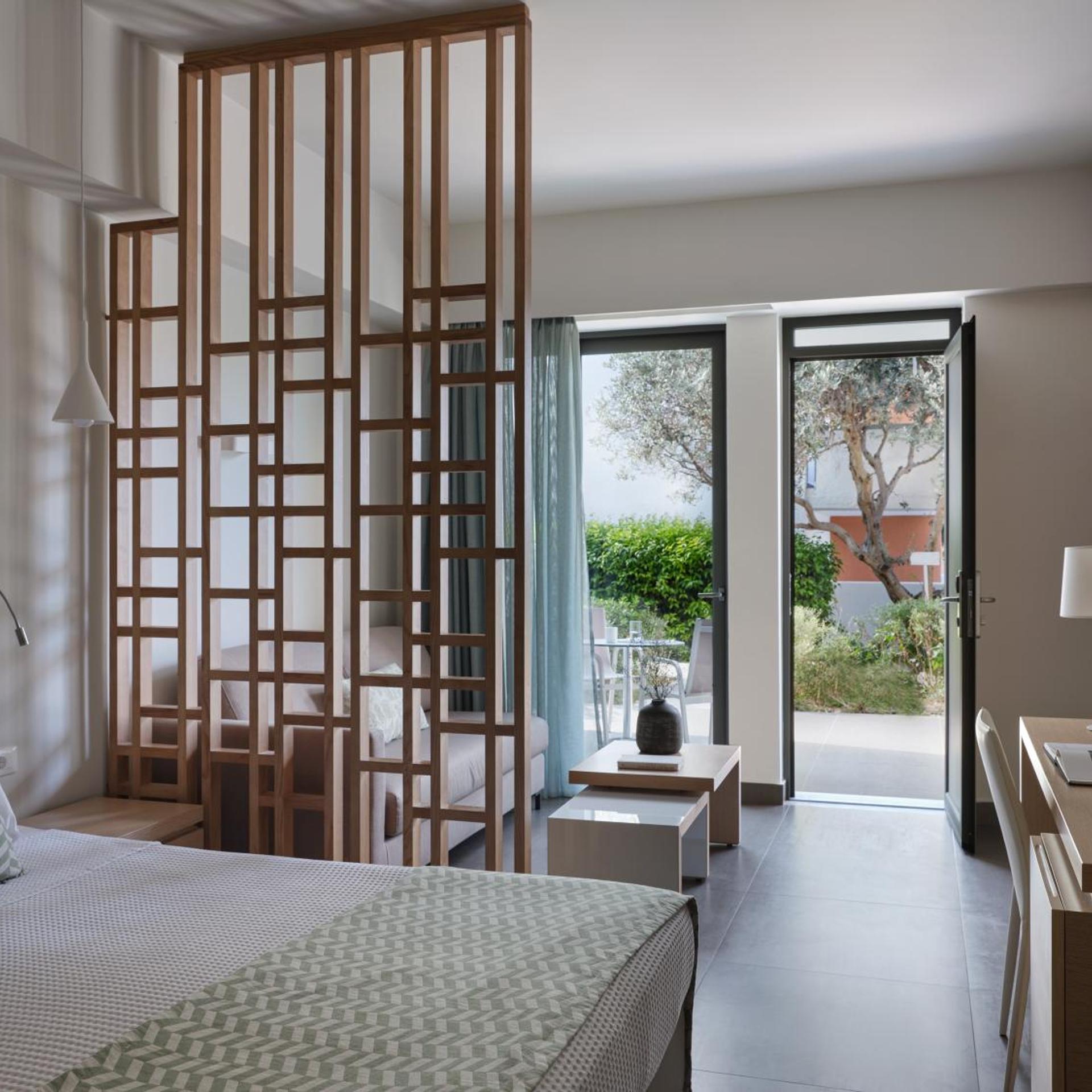 Superior, Double Bed, Inland View