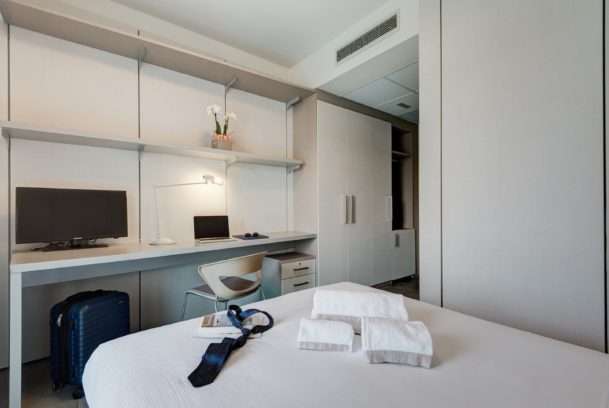 SUPERIOR, SINGLE, LARGE SINGLE BED