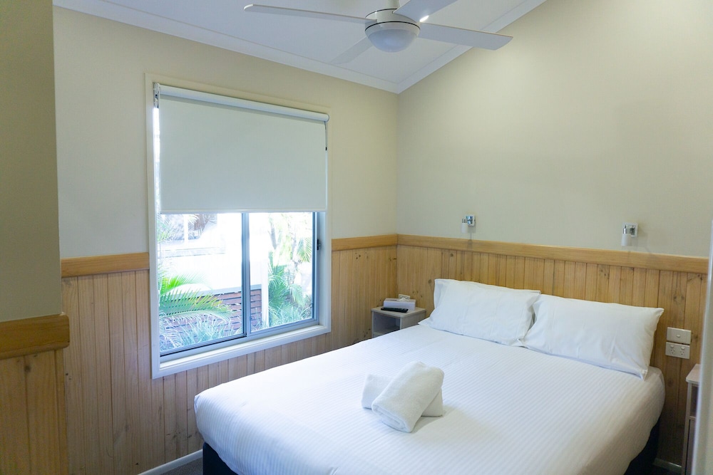 SHOAL BAY HOLIDAY PARK 20/70