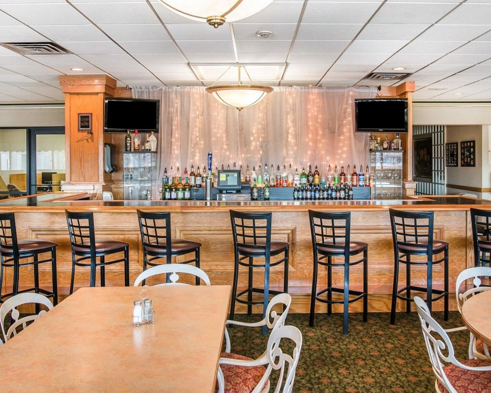 Quality Inn & Suites Monroe 32/48