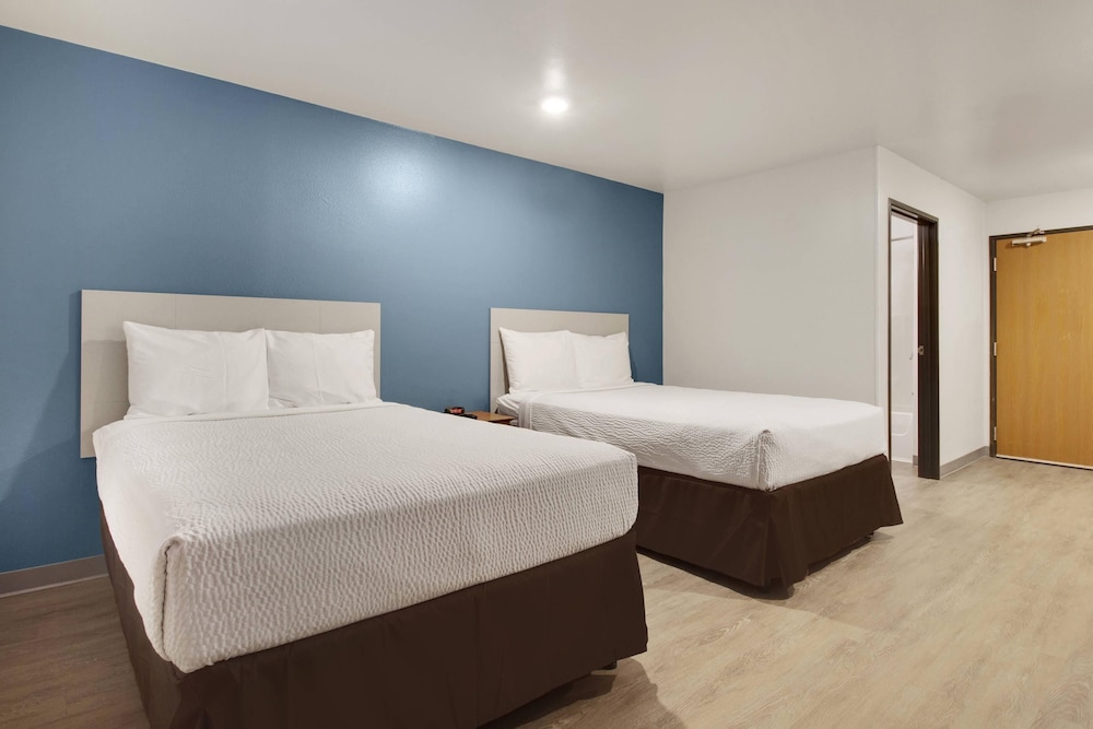 WoodSpring Suites Conroe 16/32