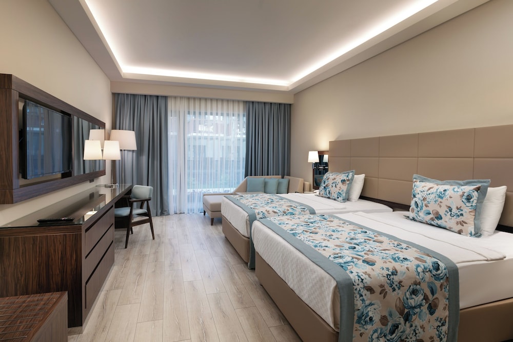 Family, 1 Single and 2 Double Beds