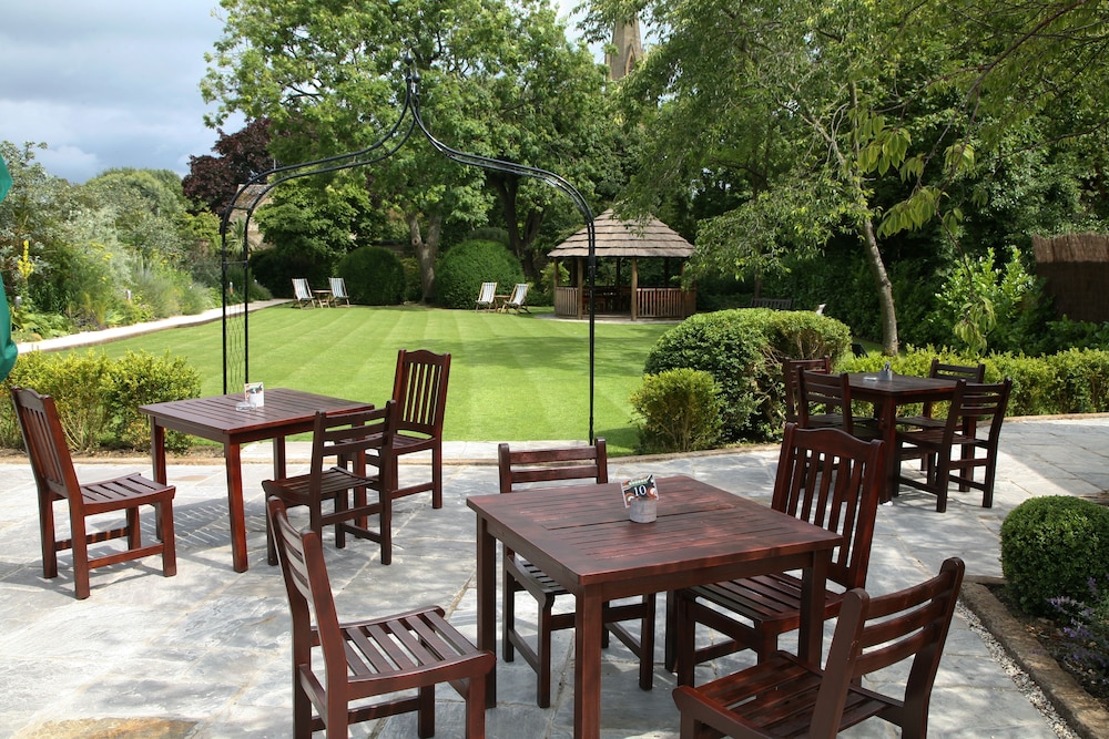 The Manor House 44/66