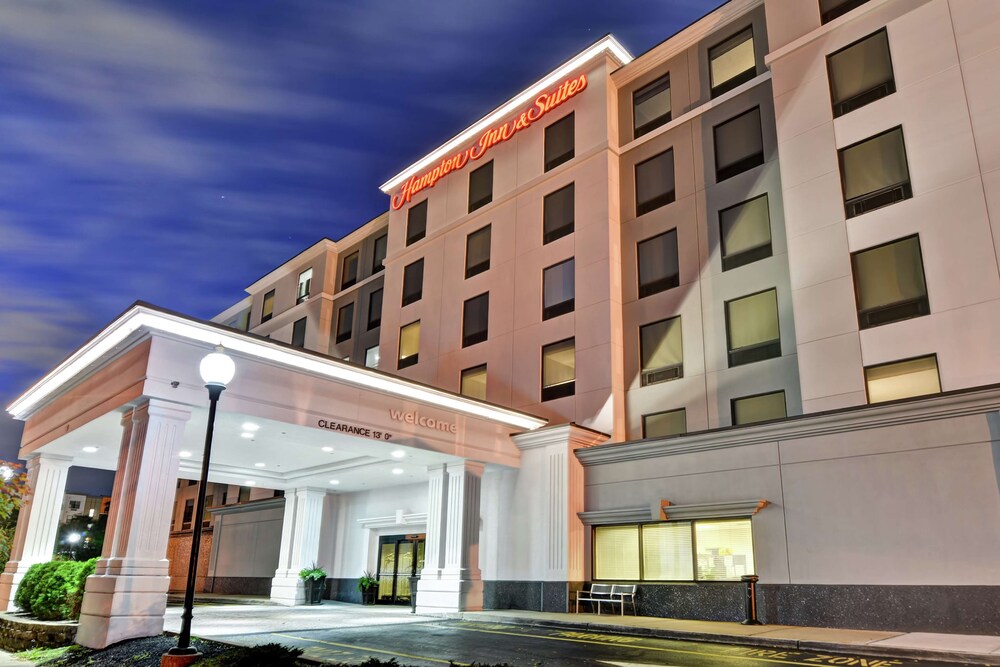 Hampton Inn Suites Newark Harrison Riverwalk 1/60