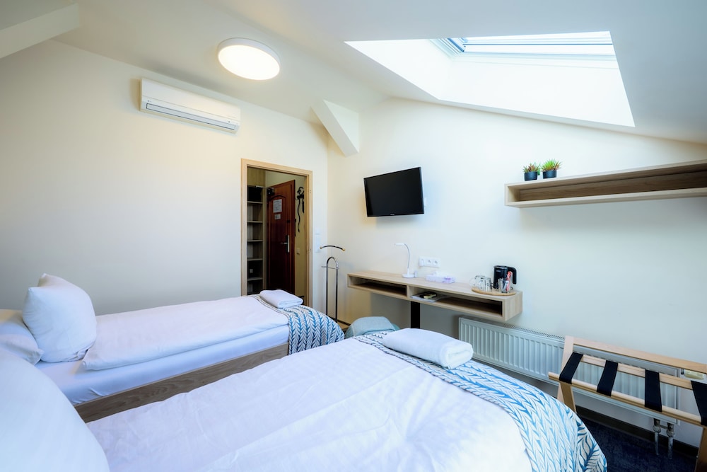 Hotel Roudna 16/69