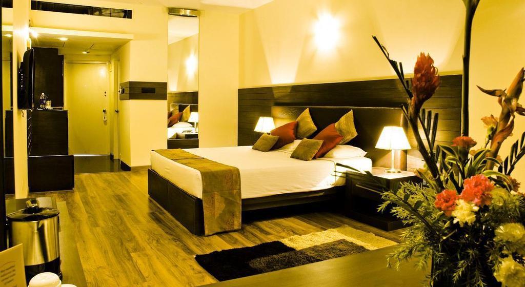 Zip by Spree Hotels at the Woodrose 13/26