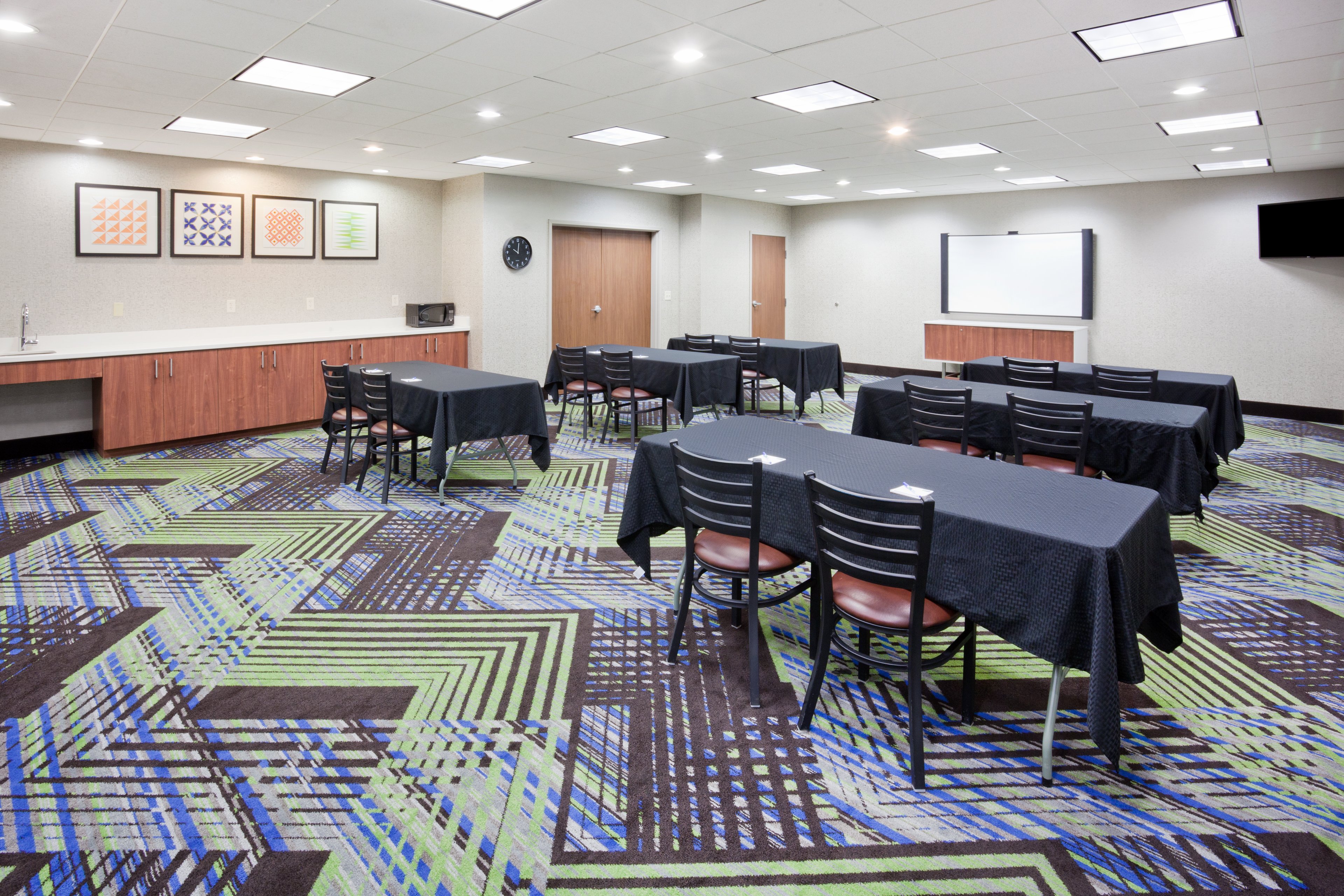 Holiday Inn Express & Suites Dickinson 57/60