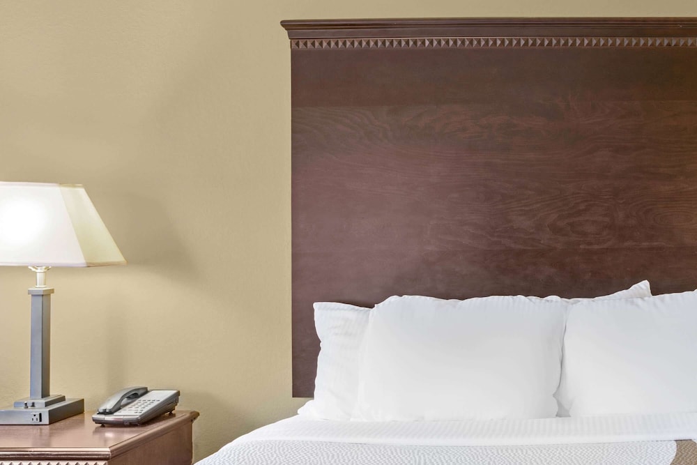 La Quinta Inn Suites By Wyndham Mobile Satsuma Saraland 14/50