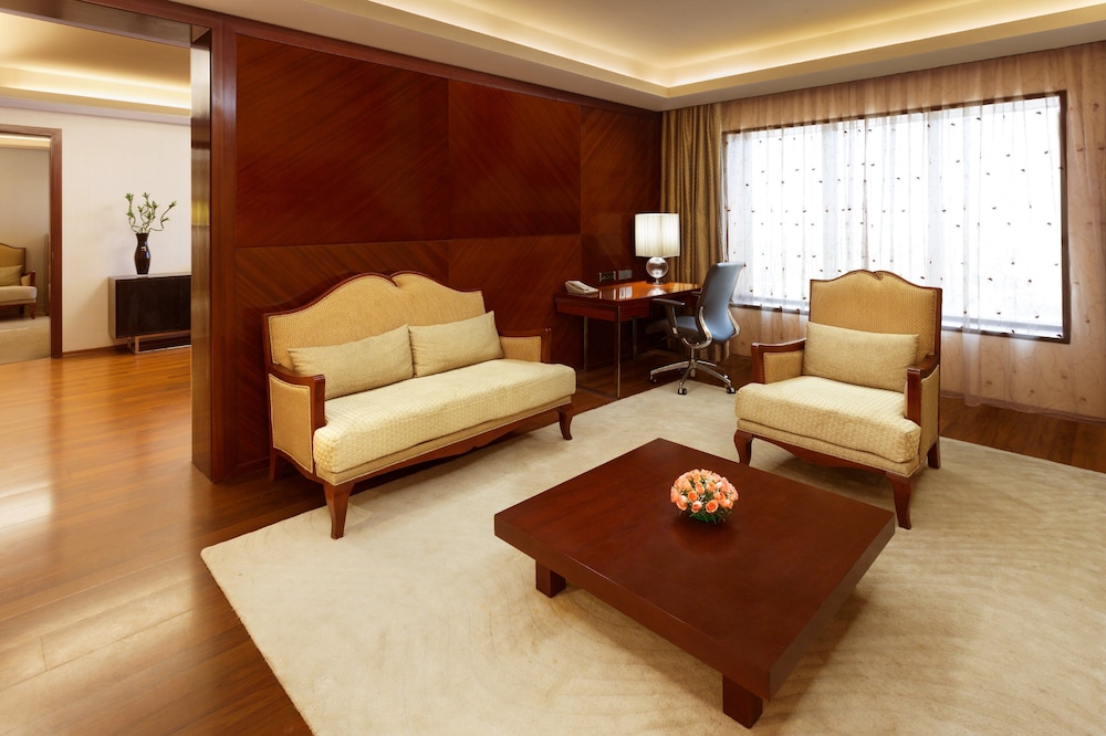 Holiday Inn Cochin 40/76