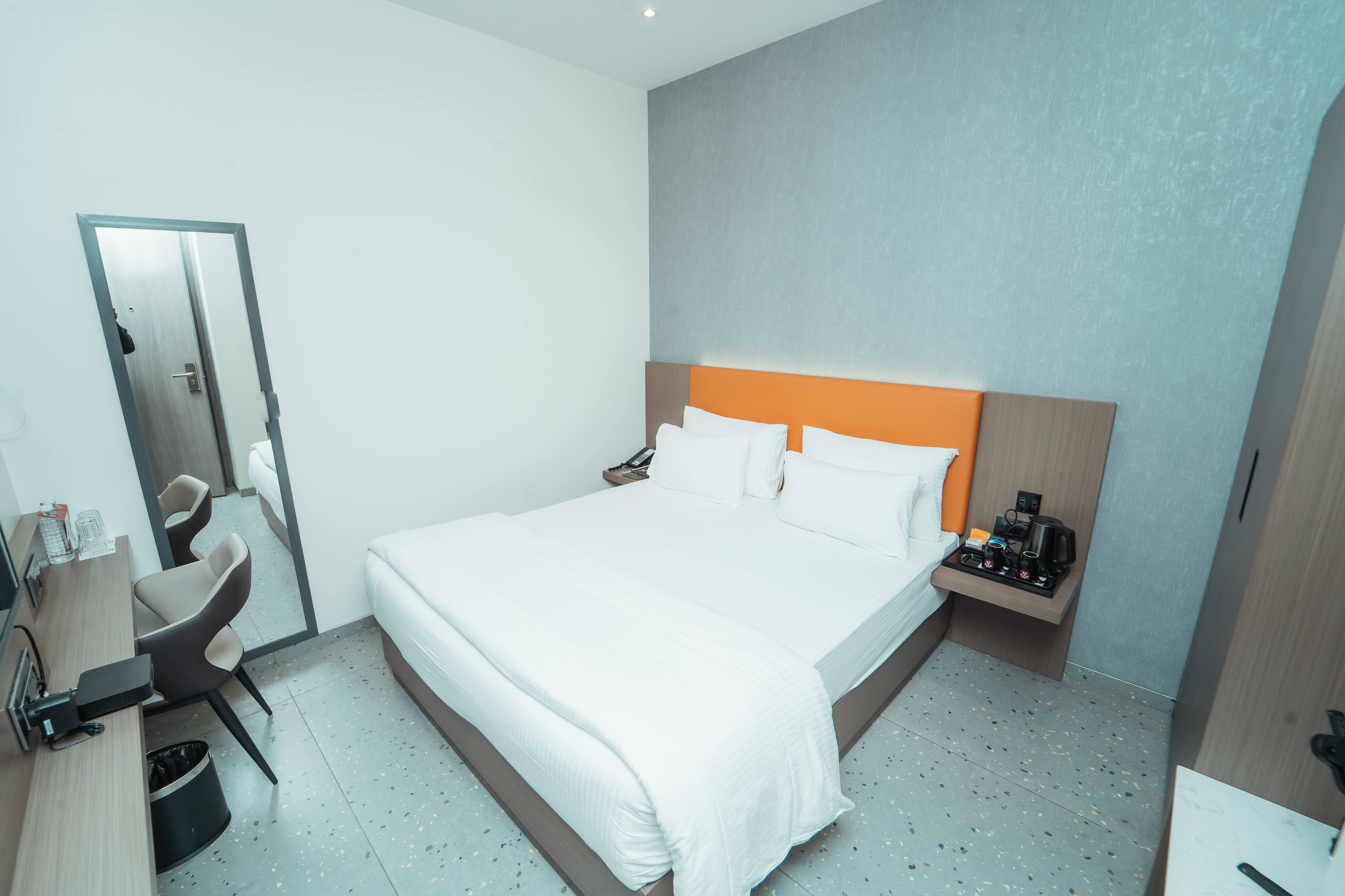 Superior, Single, King Bed