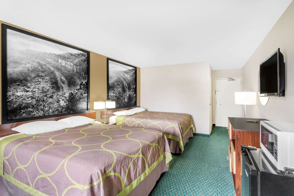 Super 8 By Wyndham Bentonville 10/59