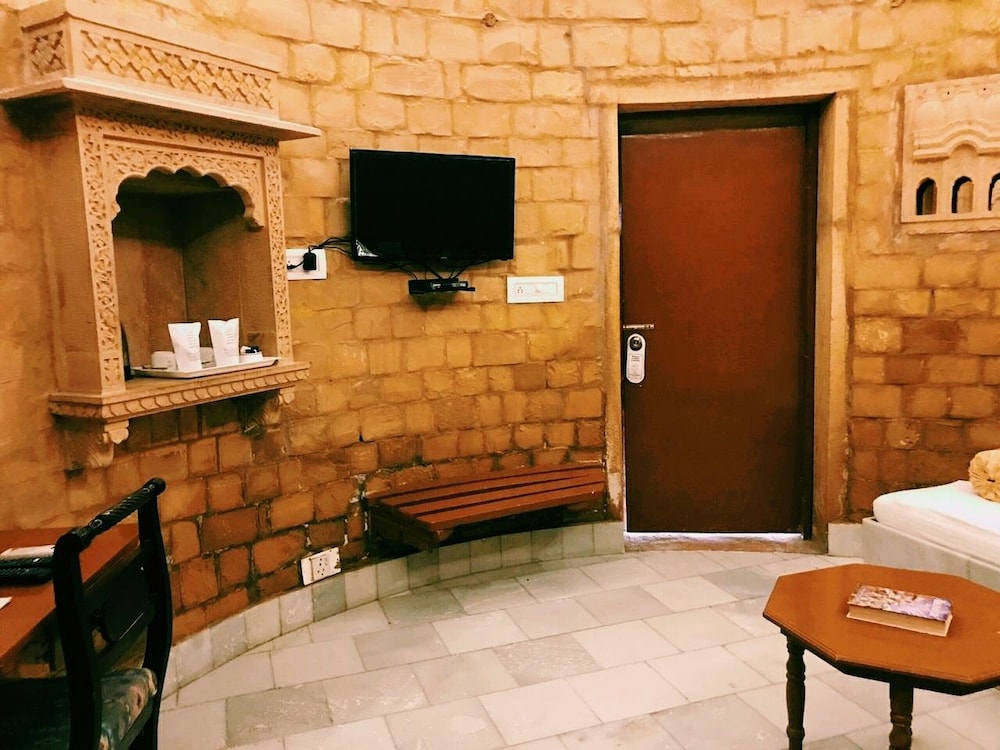 HIMMATGARH PALACE 10/28