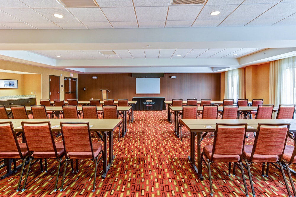 Courtyard by Marriott Bridgeport Clarksburg 41/43