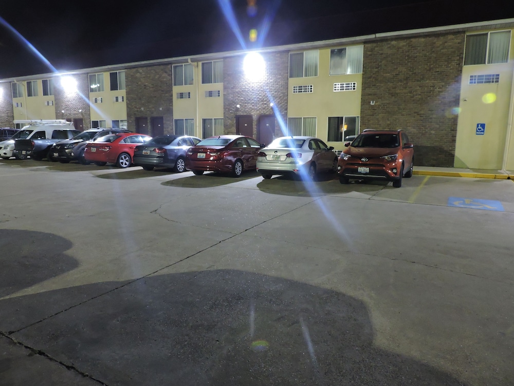 Baymont by Wyndham Bowling Green 32/36