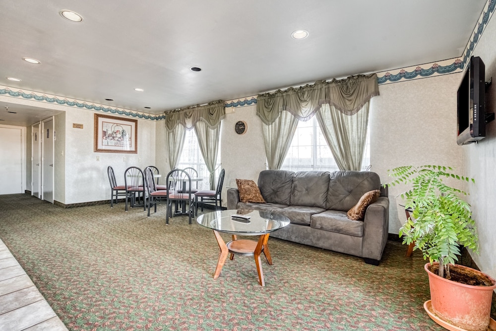 OYO Hotel Wichita Falls I-44 Sheppard Airforce 18/27