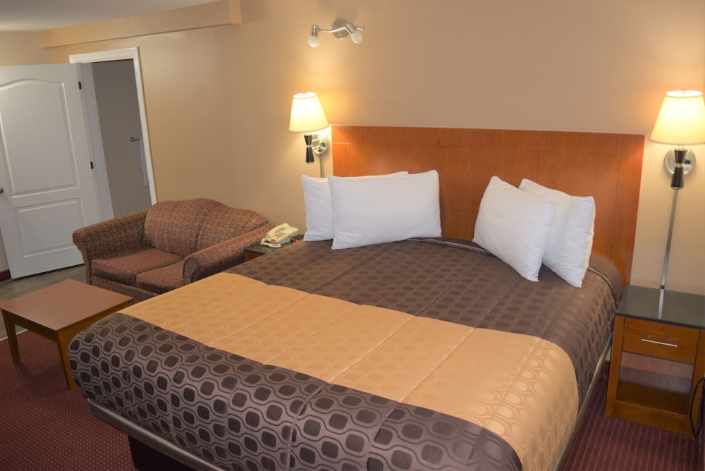 Knights Inn Arnprior 17/34