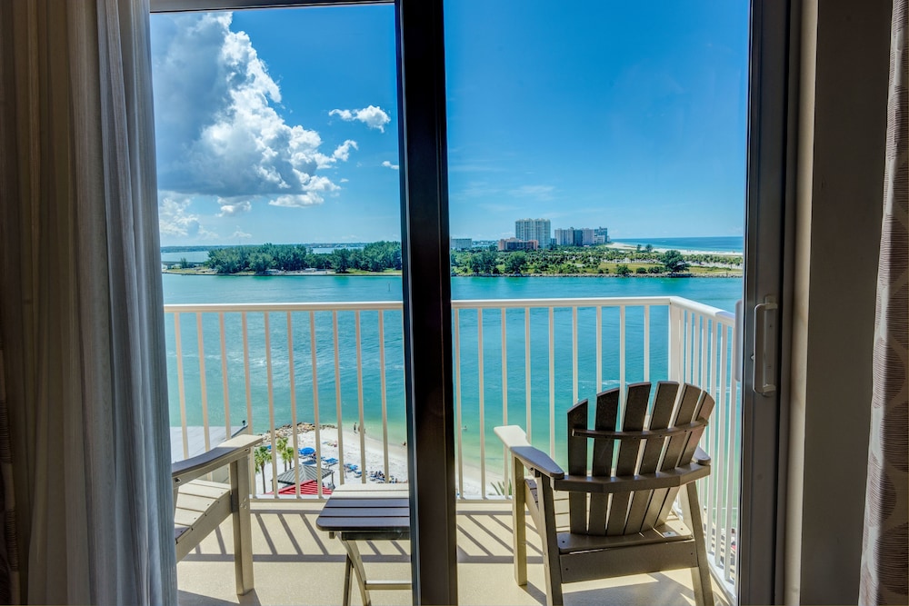 Hampton Inn and Suites by Hilton Clearwater Beach 9/83