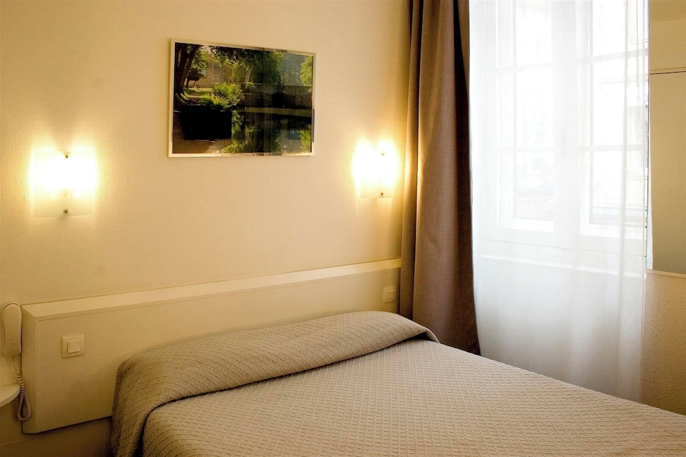 Room at Alfred Hotels Victor Hugo, TOULOUSE